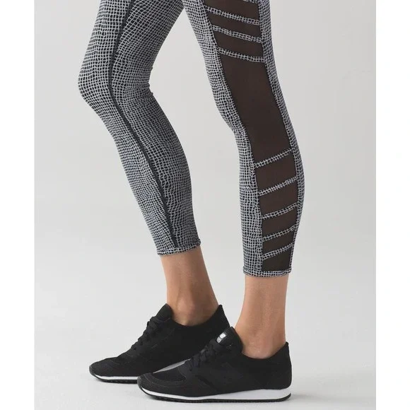 LULULEMON Wild And Free Tight Sz 6 Fall Net White Black - Picture 2 of 10